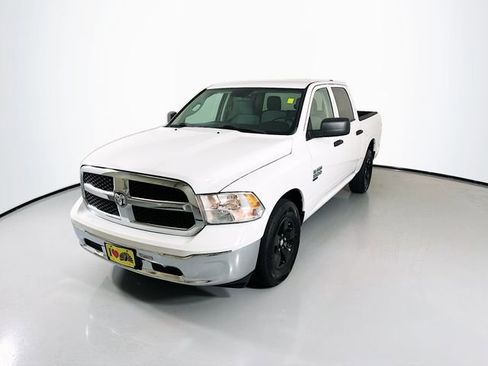 Used 2022 RAM 1500 Classic SLT image 5