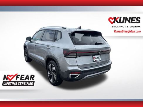 Used 2025 Volkswagen Taos SE AWD/4WD image 8