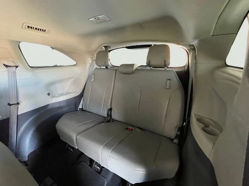 Used 2021 Toyota Sienna FWD image 22