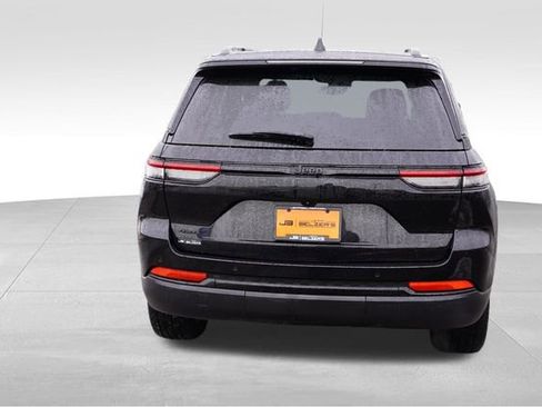 Certified 2023 Jeep Grand Cherokee Altitude image 6