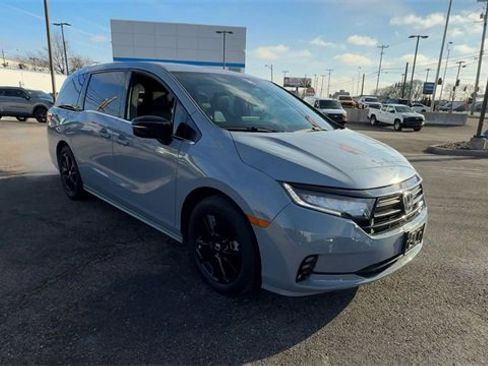 Used 2023 Honda Odyssey Sport image 2