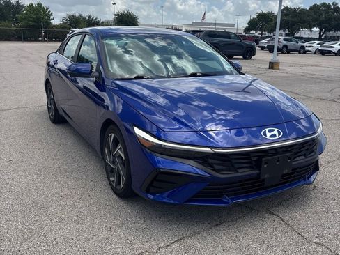 Used 2024 Hyundai Elantra Limited FWD image 3