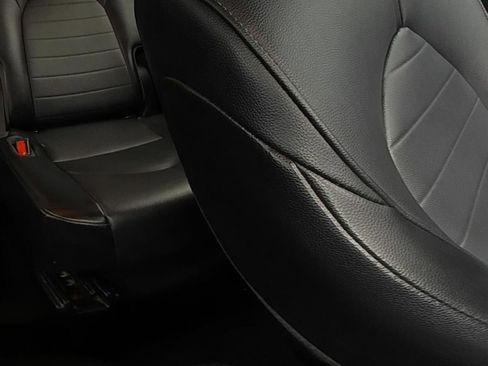 Used 2021 Toyota Highlander XLE FWD image 14
