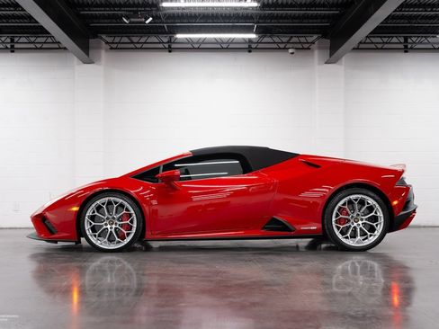 Used 2023 Lamborghini Huracan EVO image 9