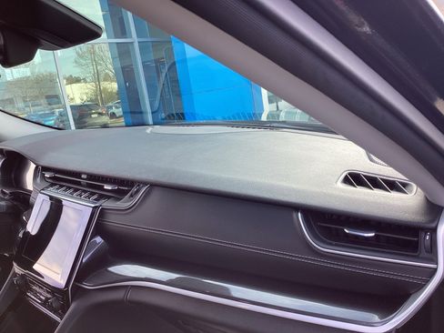 Used 2022 Jeep Grand Cherokee L Laredo w/ Luxury Tech Group I image 17