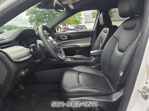 Used 2025 Jeep Compass Limited AWD/4WD image 10
