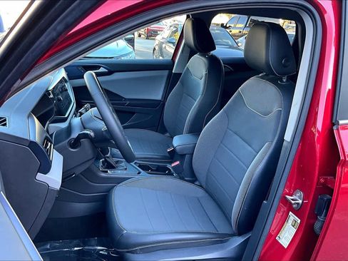 Certified 2023 Volkswagen Taos SE w/ Panoramic Sunroof Package image 8