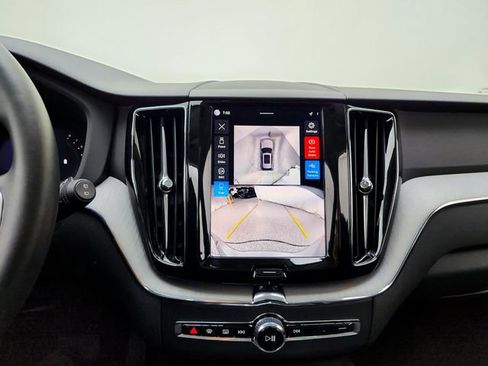 Certified 2025 Volvo XC60 B5 Plus AWD/4WD image 28