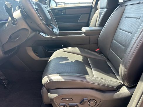 Used 2025 Hyundai Santa Fe Calligraphy AWD/4WD image 9