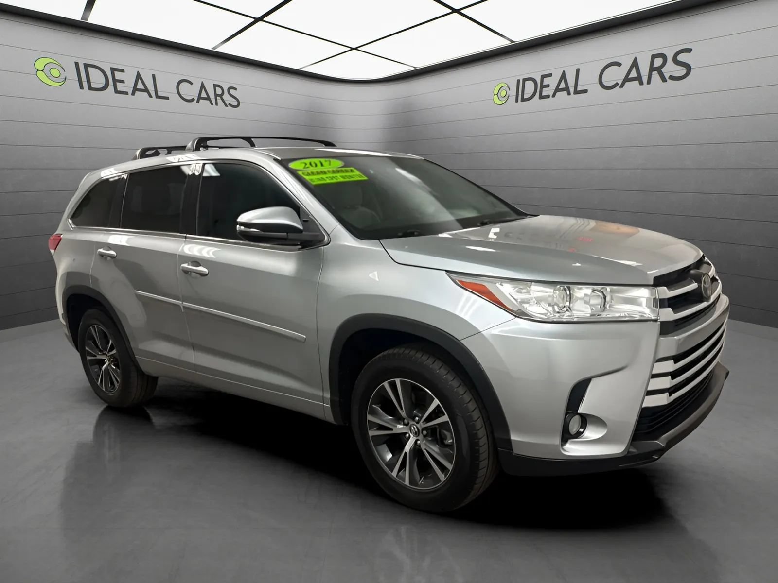 Used 2017 Toyota Highlander Plus FWD image 3