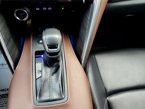 Certified 2024 Toyota Venza XLE image 39