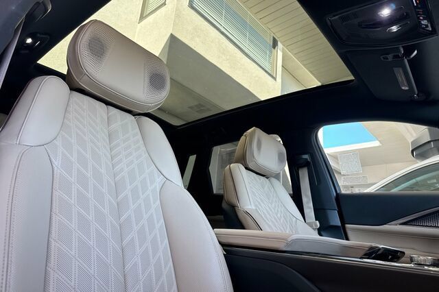 Certified 2024 Cadillac Lyriq Luxury w/ Nappa Leather Package AWD/4WD image 17