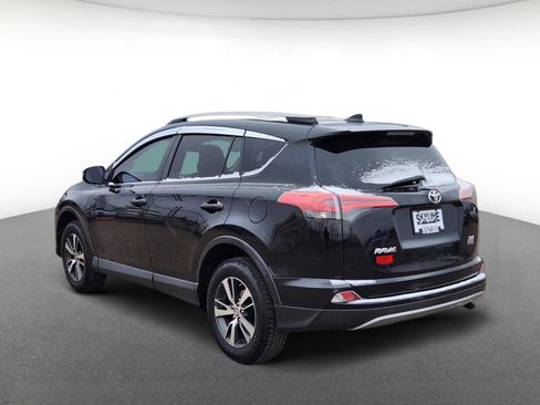 Used 2018 Toyota RAV4 XLE image 4