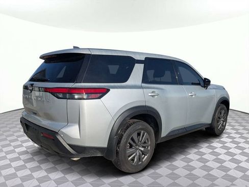 Used 2025 Nissan Pathfinder S FWD image 3