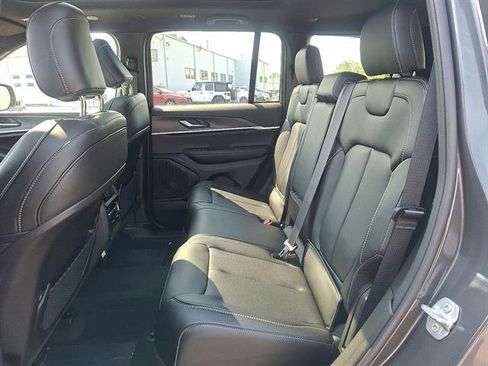 New 2025 Jeep Grand Cherokee Limited image 7