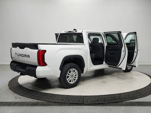 Used 2022 Toyota Tundra SR5 w/ SR5 Convenience Package AWD/4WD image 15