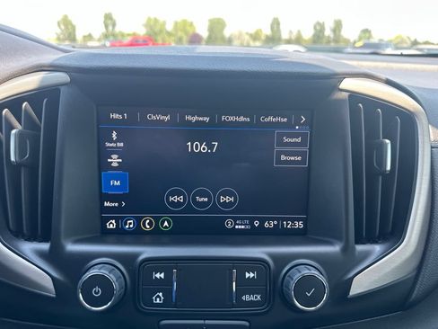 Used 2024 GMC Terrain Denali w/ Denali Premium Package AWD/4WD image 3