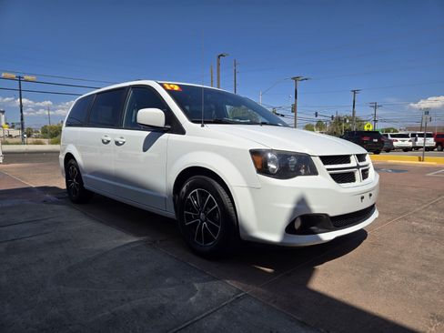 Used 2019 Dodge Grand Caravan GT FWD image 4