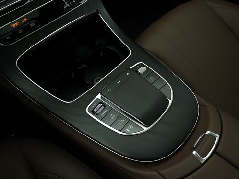Used 2022 Mercedes-Benz E 350 Sedan image 15