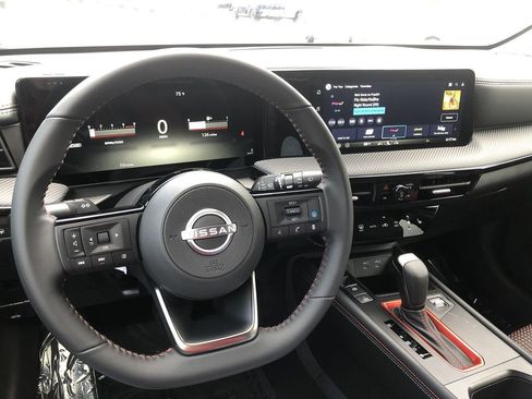 New 2026 Nissan Kicks SR w/ Cold Weather Package AWD/4WD image 18