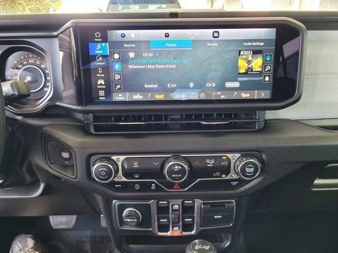 Used 2025 Jeep Wrangler Unlimited Sport AWD/4WD image 11