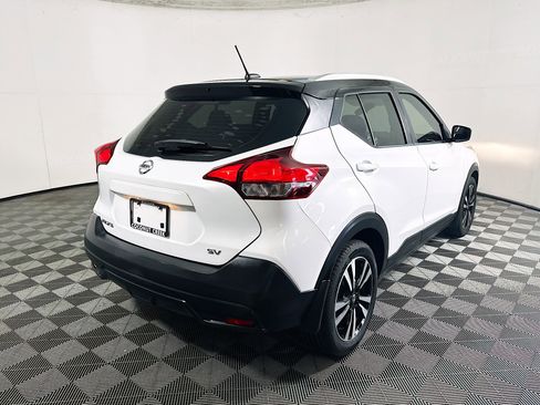 Used 2018 Nissan Kicks SV FWD image 3