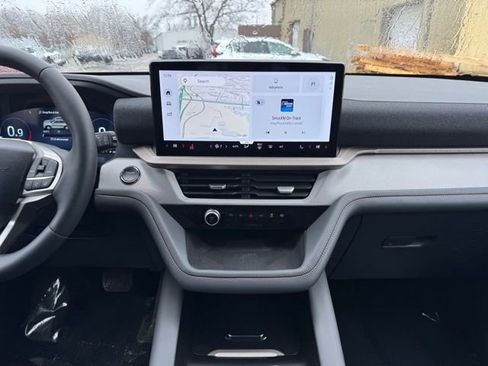 Certified 2025 Ford Explorer Active AWD/4WD image 2