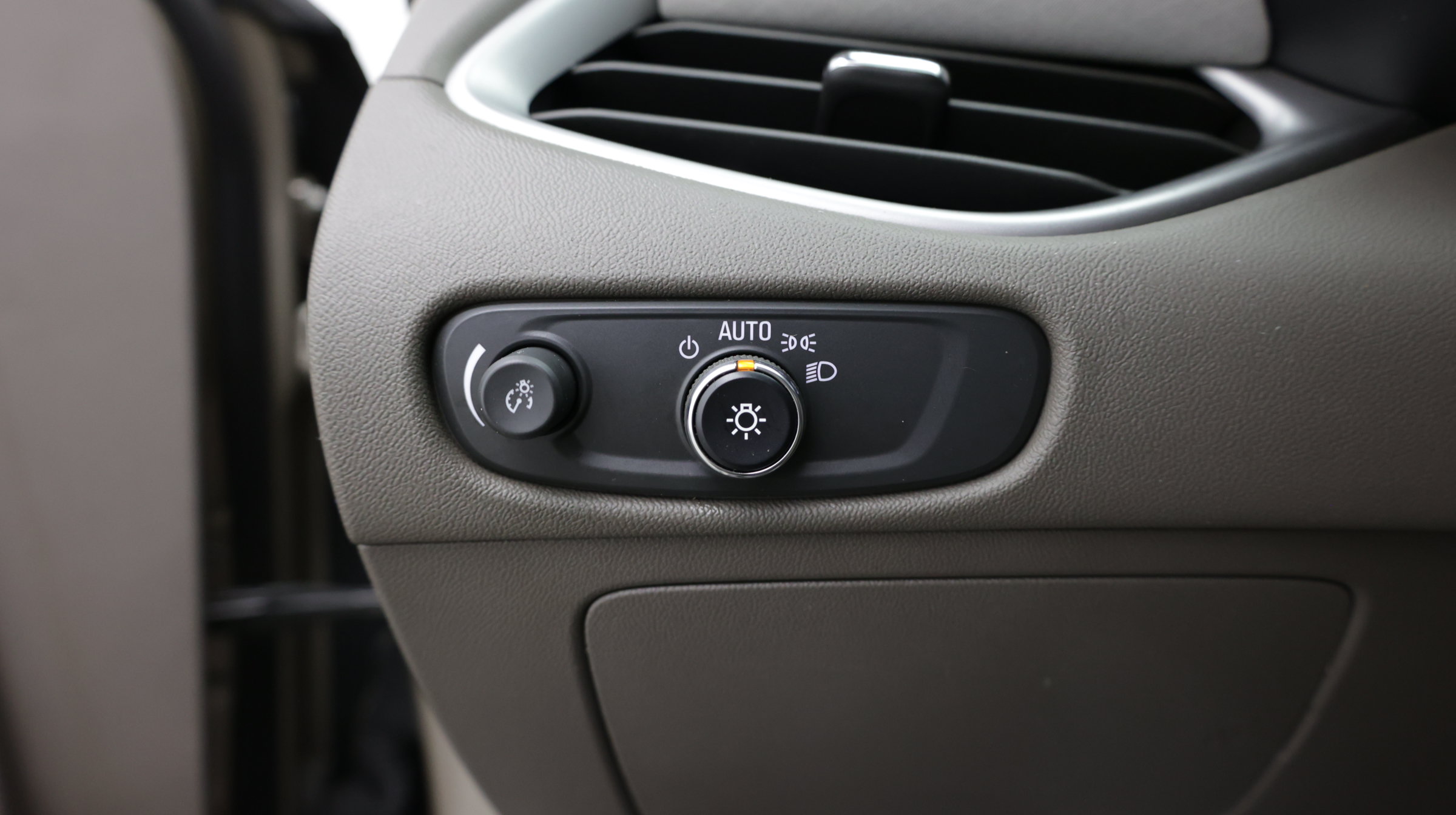 Used 2022 Chevrolet Malibu LT FWD image 17