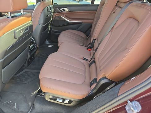 Used 2022 BMW X7 xDrive40i w/ Executive Package image 19