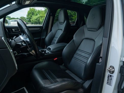 Certified 2023 Porsche Cayenne S AWD/4WD image 5