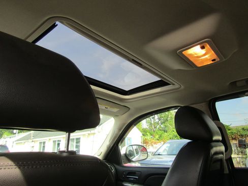 Used 2011 Chevrolet Avalanche LT w/ Luxury Package image 14