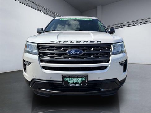 Used 2018 Ford Explorer XLT w/ Equipment Group 202A image 9
