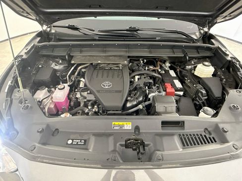 Used 2024 Toyota Highlander LE FWD image 30