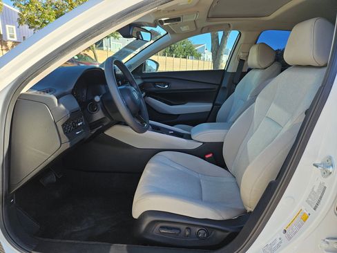 Used 2025 Honda Accord SE image 10