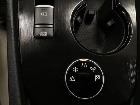 Used 2025 Nissan Rogue SV image 26