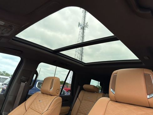 Used 2021 Cadillac Escalade Premium Luxury RWD image 22