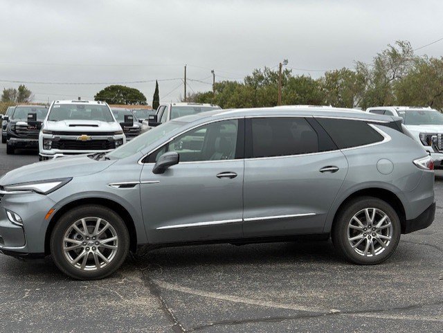 Used 2023 Buick Enclave Essence w/ Experience Buick Package FWD image 3