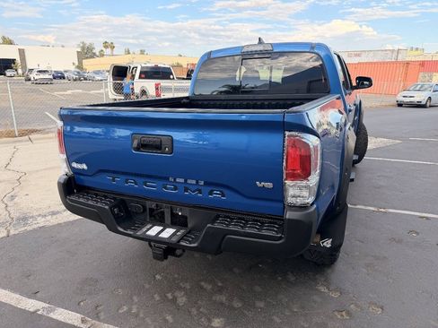 Used 2017 Toyota Tacoma TRD Off-Road AWD/4WD image 10