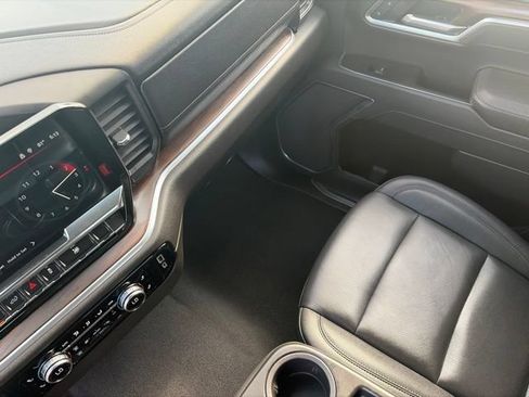 Used 2025 GMC Sierra 1500 SLT AWD/4WD image 14