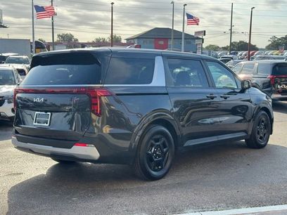 Used 2025 Kia Carnival