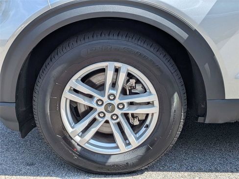 Used 2024 Ford Explorer XLT RWD image 14