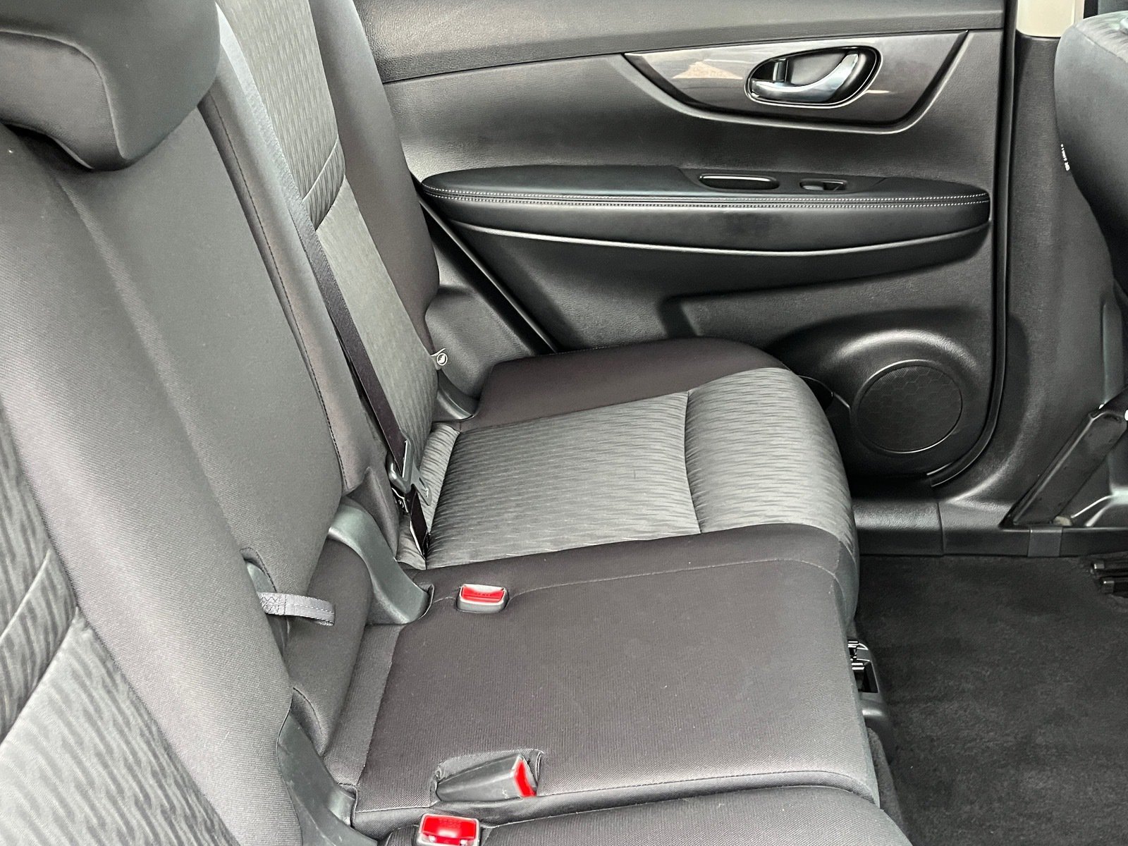 Used 2020 Nissan Rogue S w/ Special Edition Package FWD image 11
