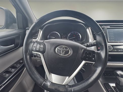 Used 2018 Toyota Highlander XLE image 11