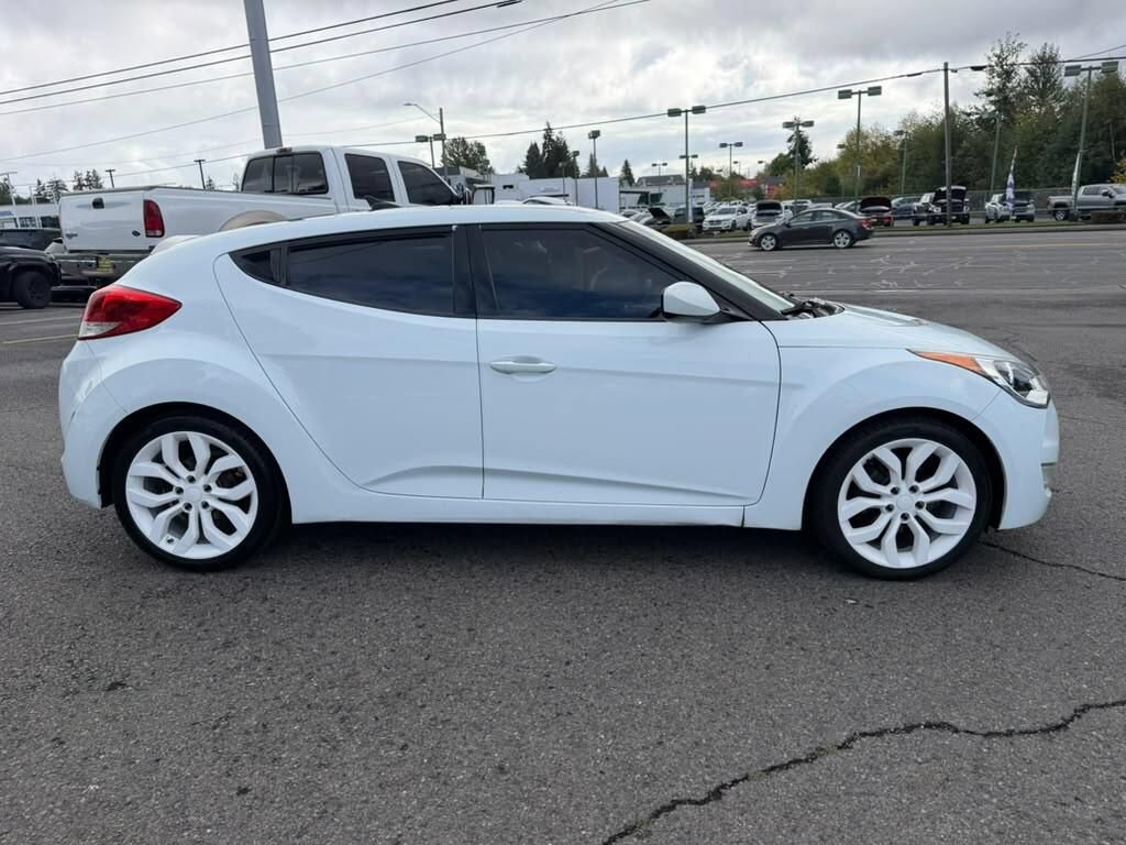 Used 2012 Hyundai Veloster w/ Style Pkg FWD image 2