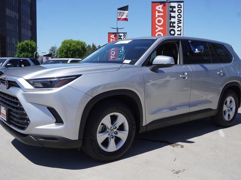 Certified 2025 Toyota Grand Highlander FWD image 4