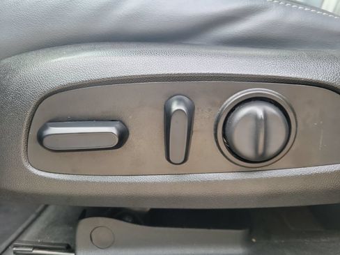 Used 2019 Buick Enclave Essence AWD/4WD image 20