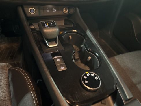 Used 2022 Nissan Rogue SV image 17