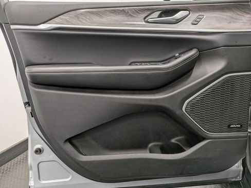 Used 2022 Jeep Grand Cherokee L Limited w/ Luxury Tech Group II image 8