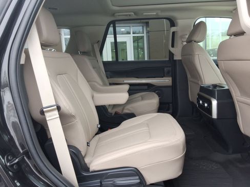 Used 2024 Ford Expedition Limited image 34
