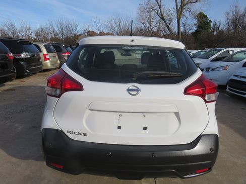 Used 2020 Nissan Kicks S image 6